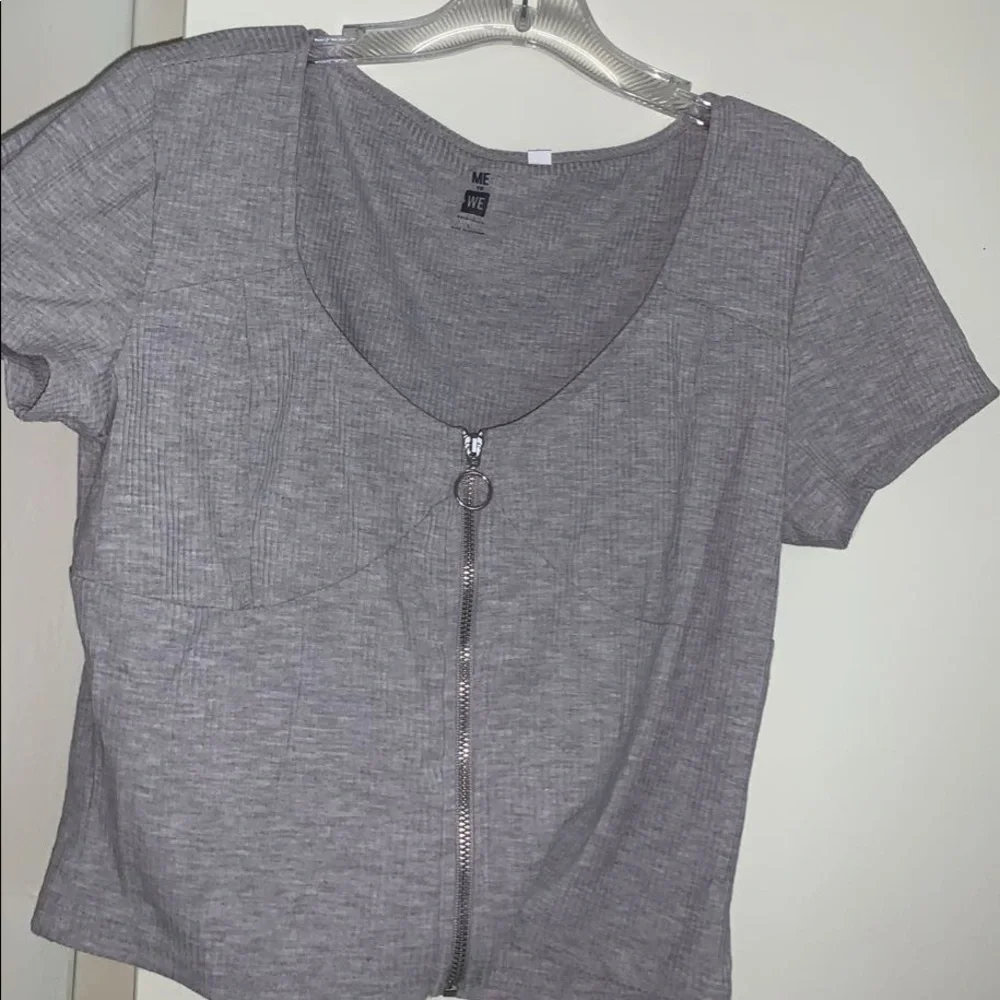 🌸2 for $12 NWOT Grey zip up shirt - Picture 1 of 4
